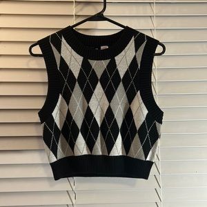 H&M Black Cropped sweater vest size small